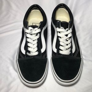 LIKE NEW Vans Old Skool Black/ White